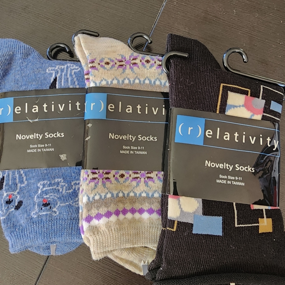 NWT 3 PAIR RELATIVITY NOVELTY SOCKS WOMENS SIZE 9-11